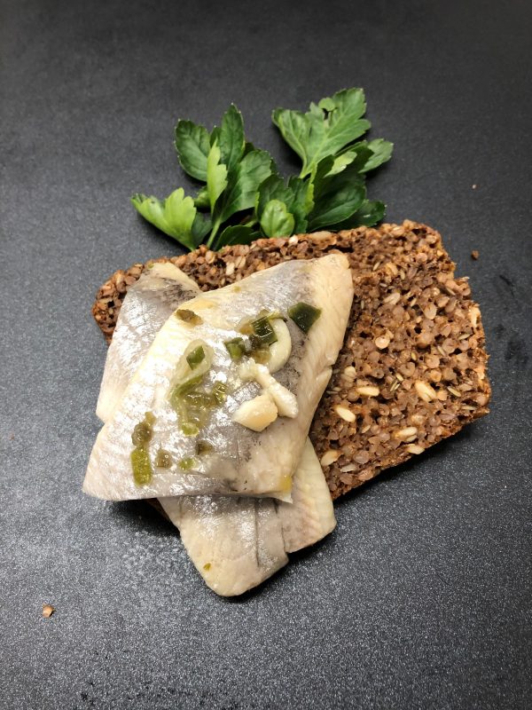 Sild med forårsløg og chili